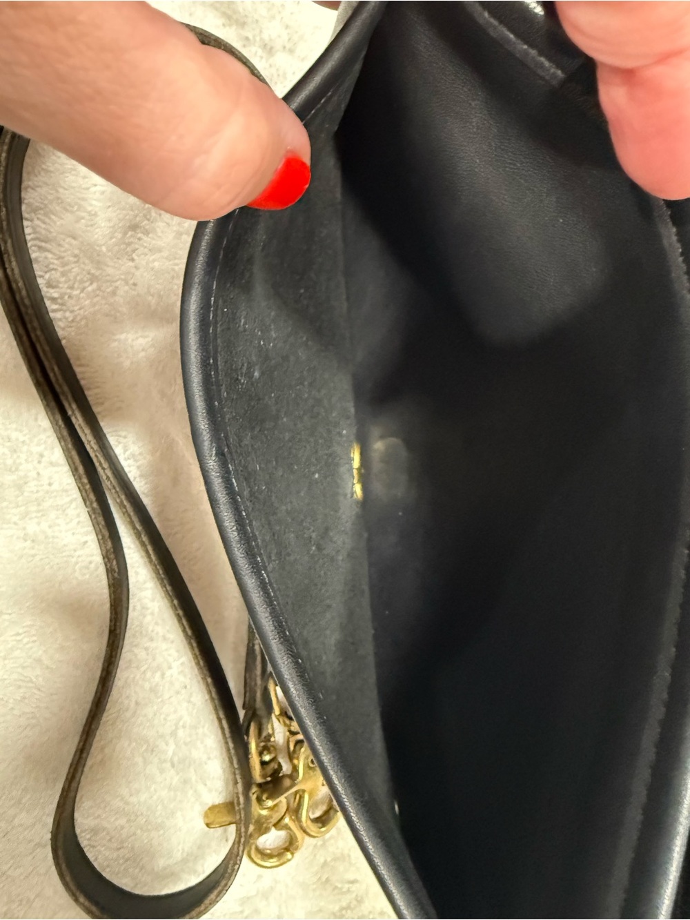 Vintage Coach 9755 Dinky Black Leather Crossbody/Shoulder Bag with Gold Turnlock - Picture 5 of 7